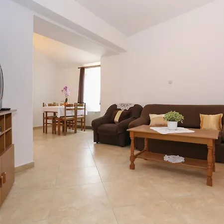 Apartman 5, First Floor