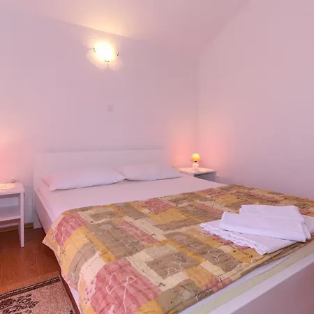 5, First Floor Apartman